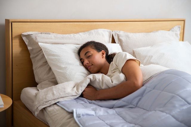 Quality Sleep: Your Key to Natural Weight Loss!